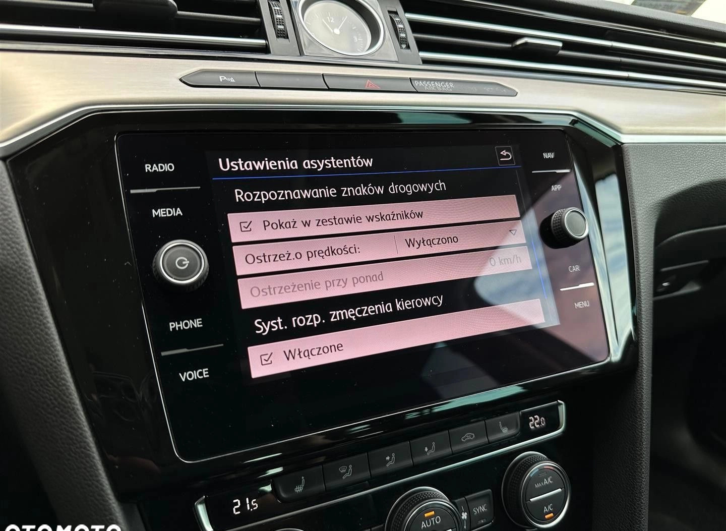 Volkswagen Passat cena 94900 przebieg: 106800, rok produkcji 2018 z Krasnystaw małe 742